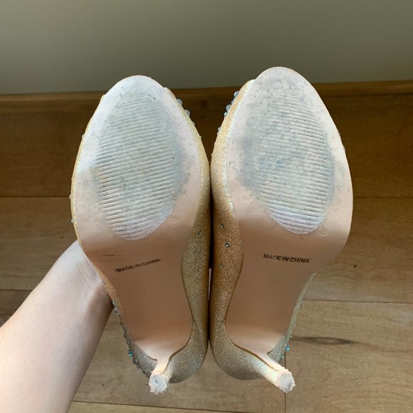 Gold Sweetie's Pumps - Picture 3 of 4